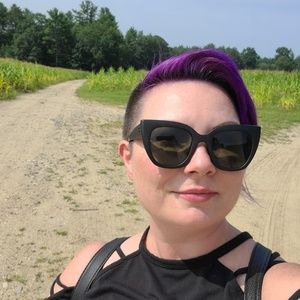 Meet your Posher, Danielle